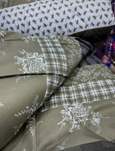 4 x 6 Duvet Set with Sheet & 2 Pillowcases — view 14 — Kenya · WIMU Kitchen