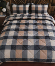 4 x 6 Duvet Set with Sheet & 2 Pillowcases — view 3 — Kenya · WIMU Kitchen