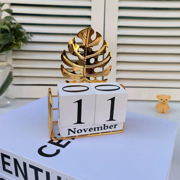 Monstera Leaf Wooden Block Perpetual Desk Calendar, 20-22cm — WIMU Kitchen Nairobi — Kenya · WIMU Kitchen Nairobi